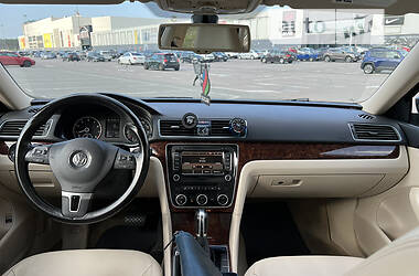 Седан Volkswagen Passat 2013 в Ірпені