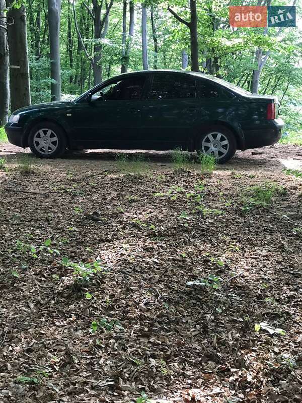 Седан Volkswagen Passat 1999 в Сторожинце