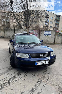Седан Volkswagen Passat 1999 в Виннице