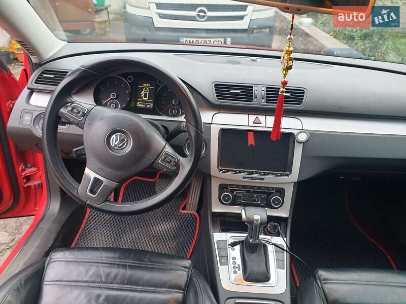 Универсал Volkswagen Passat 2010 в Житомире