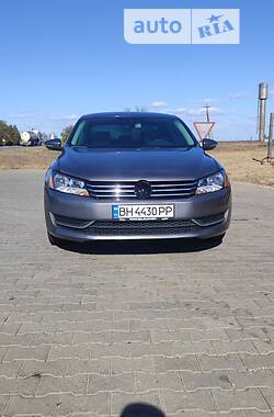 Седан Volkswagen Passat 2012 в Татарбунарах