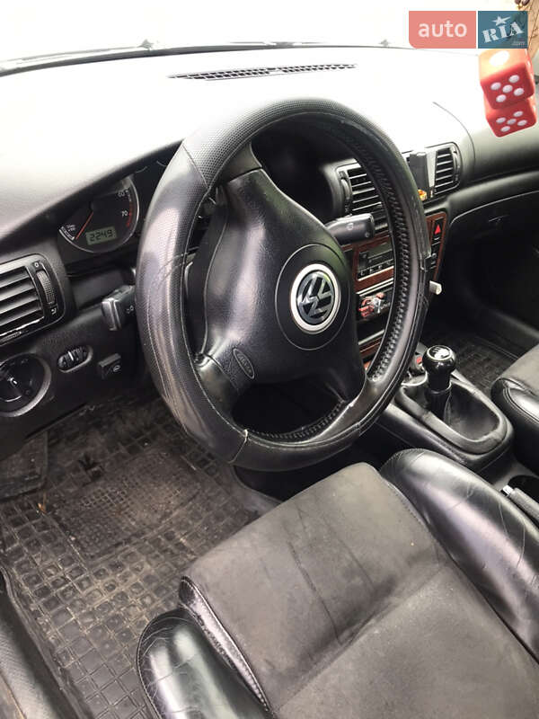 Седан Volkswagen Passat 2003 в Ужгороде