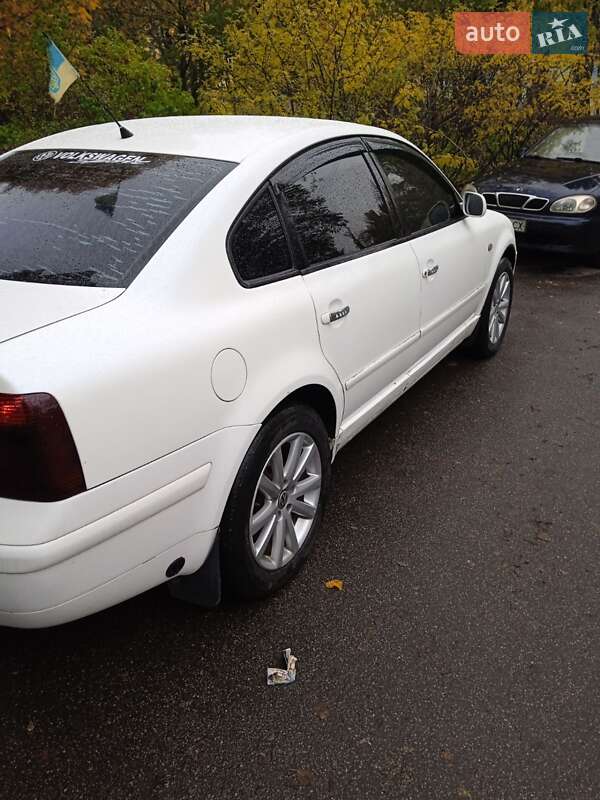 Седан Volkswagen Passat 1998 в Києві