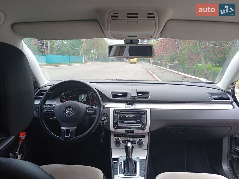 Седан Volkswagen Passat 2012 в Києві