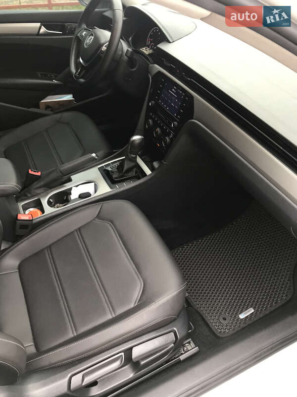 Седан Volkswagen Passat 2020 в Хмельницком