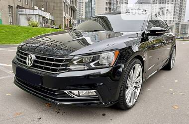 Седан Volkswagen Passat 2015 в Киеве