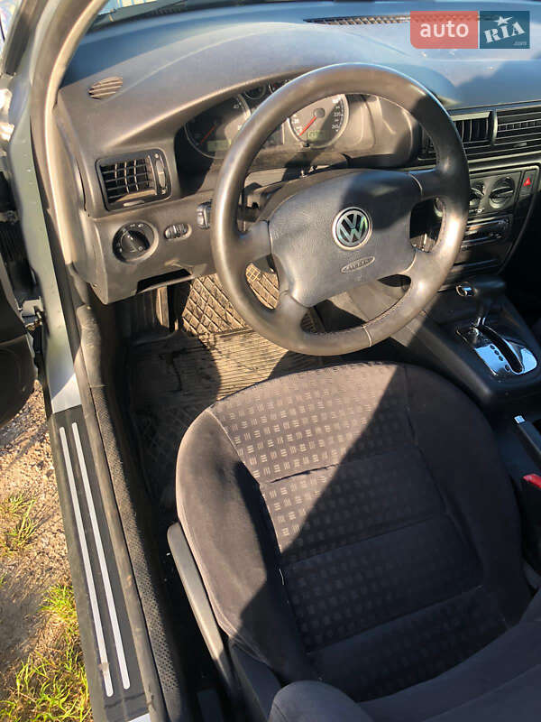 Универсал Volkswagen Passat 2001 в Стрые