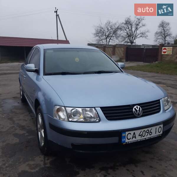 Седан Volkswagen Passat 1998 в Лысянке