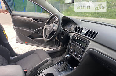 Седан Volkswagen Passat 2011 в Самборе