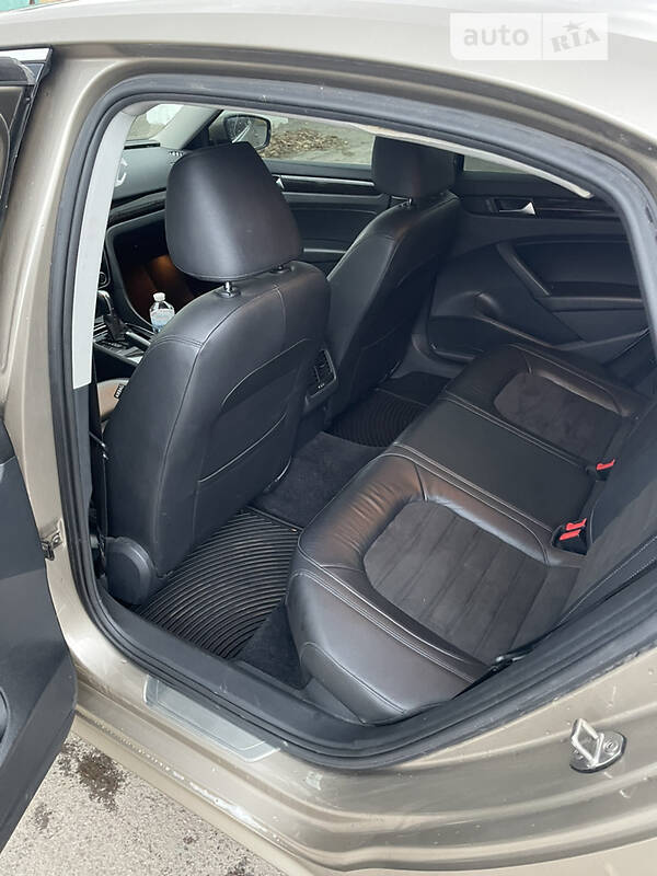 Седан Volkswagen Passat 2014 в Львові