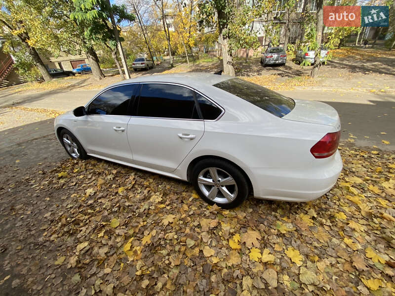 Седан Volkswagen Passat 2013 в Днепре