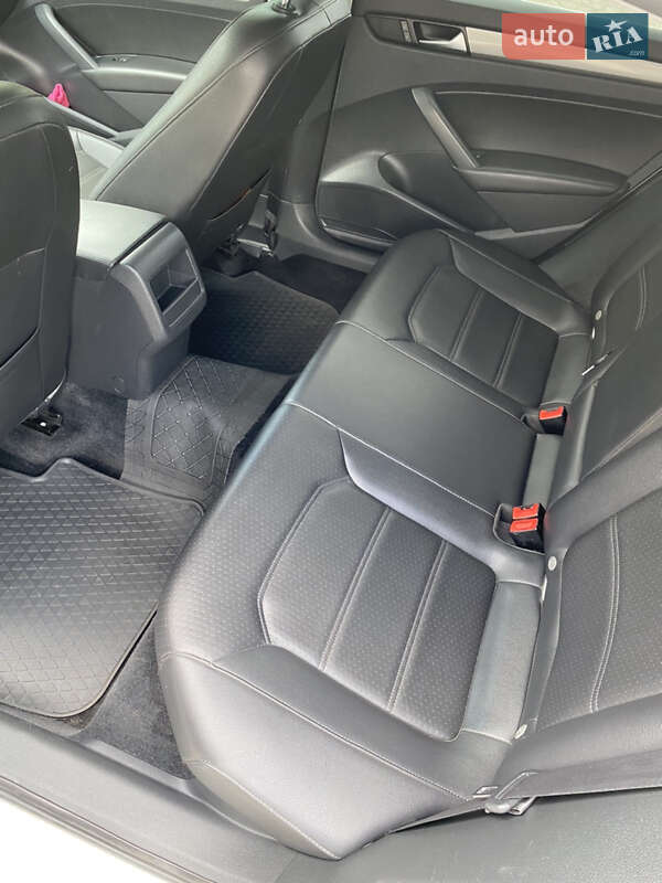 Седан Volkswagen Passat 2013 в Днепре