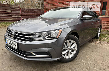 Седан Volkswagen Passat 2018 в Киеве