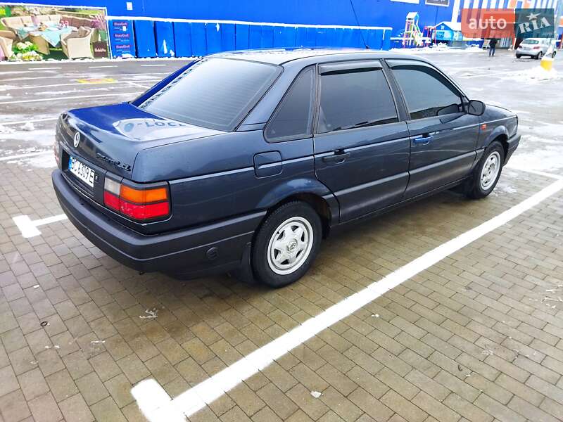 Седан Volkswagen Passat 1992 в Долине