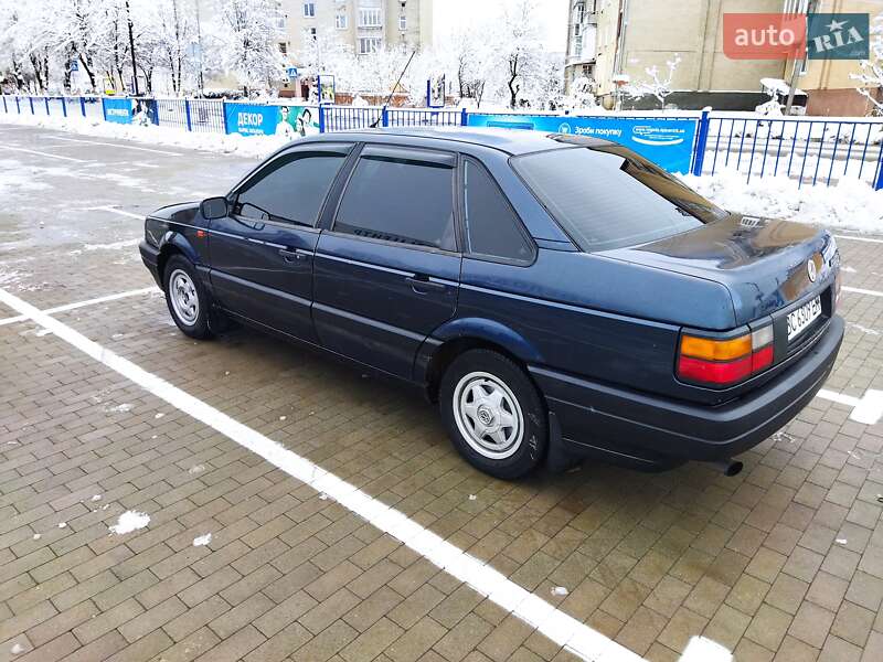Седан Volkswagen Passat 1992 в Долине