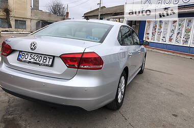 Седан Volkswagen Passat 2012 в Тростянце