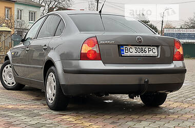 Седан Volkswagen Passat 2003 в Самборе