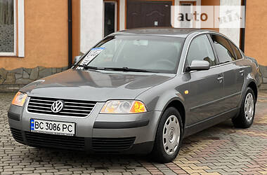 Седан Volkswagen Passat 2003 в Самборе