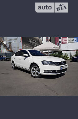 Седан Volkswagen Passat 2012 в Киеве