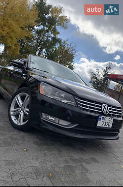 Седан Volkswagen Passat 2013 в Львове