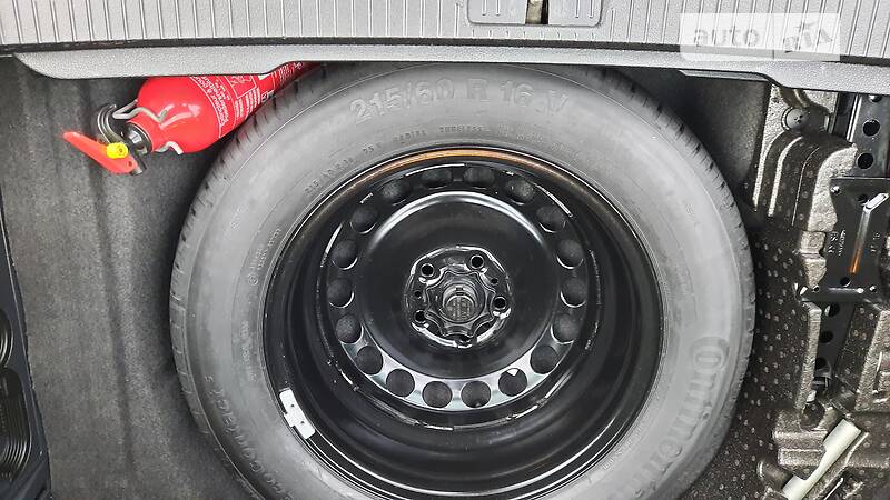 Седан Volkswagen Passat 2015 в Львові