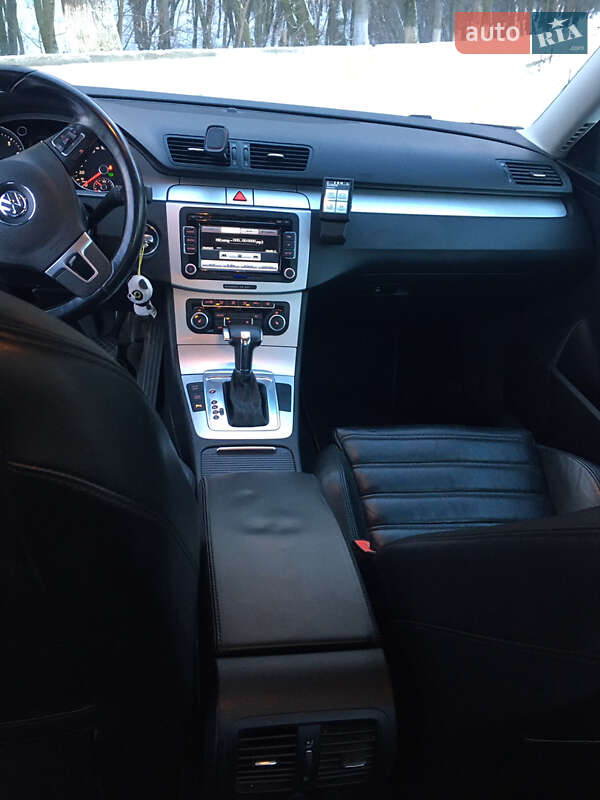 Седан Volkswagen Passat 2010 в Черновцах