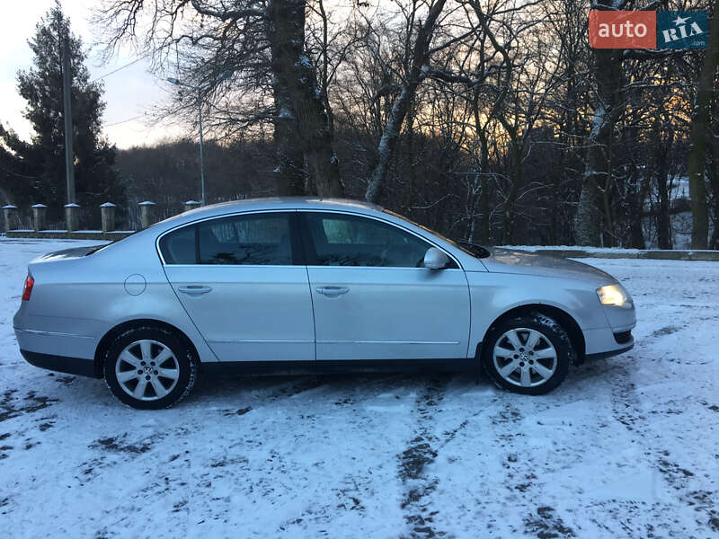 Седан Volkswagen Passat 2010 в Черновцах