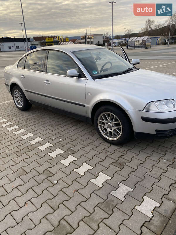 Седан Volkswagen Passat 2002 в Харкові