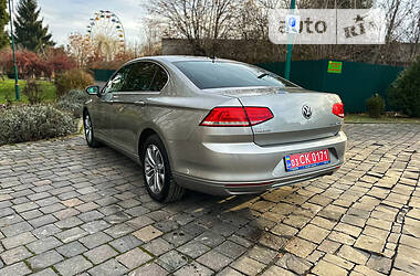 Седан Volkswagen Passat 2015 в Мукачевому