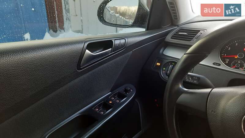 Седан Volkswagen Passat 2010 в Кременчуге