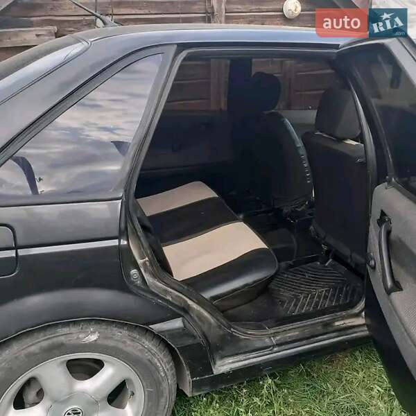 Седан Volkswagen Passat 1989 в Подільську