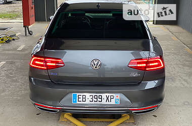 Седан Volkswagen Passat 2016 в Ужгороде