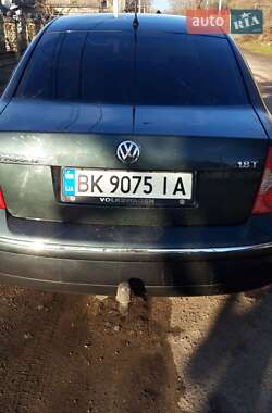 Седан Volkswagen Passat 2004 в Млинове