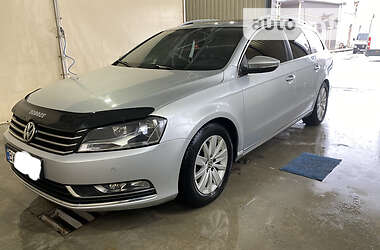 Універсал Volkswagen Passat 2014 в Шепетівці