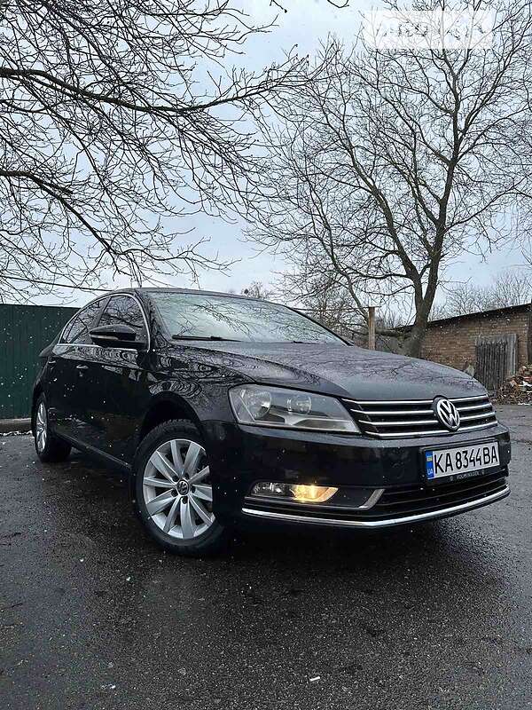 Седан Volkswagen Passat 2012 в Києві