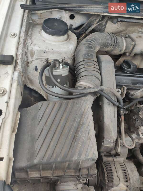 Універсал Volkswagen Passat 1992 в Вараші