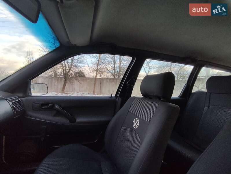 Універсал Volkswagen Passat 1992 в Вараші