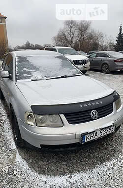 Седан Volkswagen Passat 2000 в Харькове