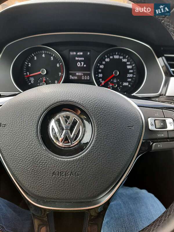 Універсал Volkswagen Passat 2018 в Чернівцях