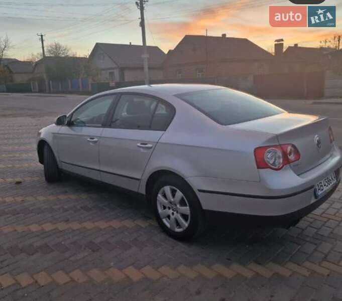 Седан Volkswagen Passat 2005 в Погребище