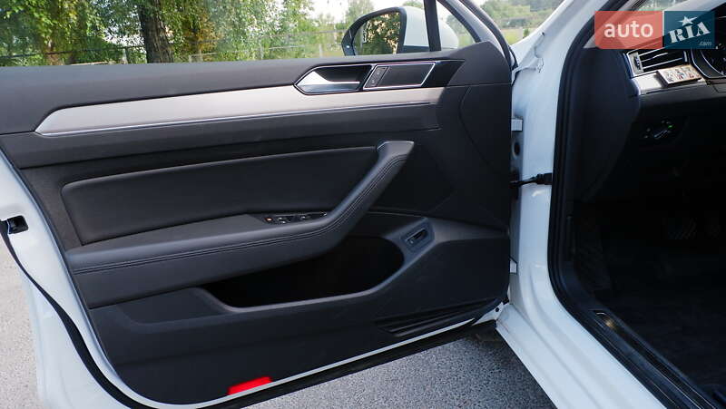 Універсал Volkswagen Passat 2015 в Києві