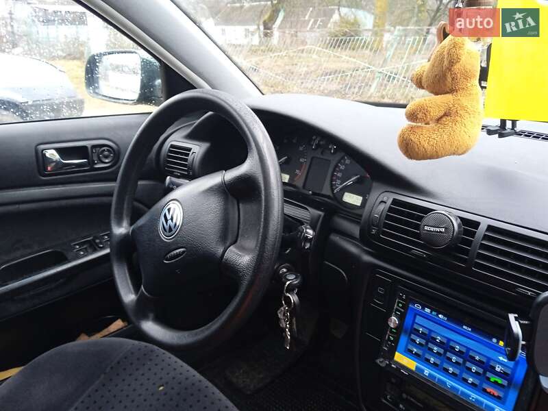 Седан Volkswagen Passat 1997 в Нетешине