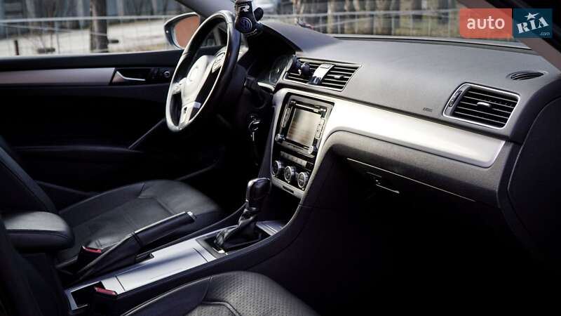 Седан Volkswagen Passat 2012 в Києві