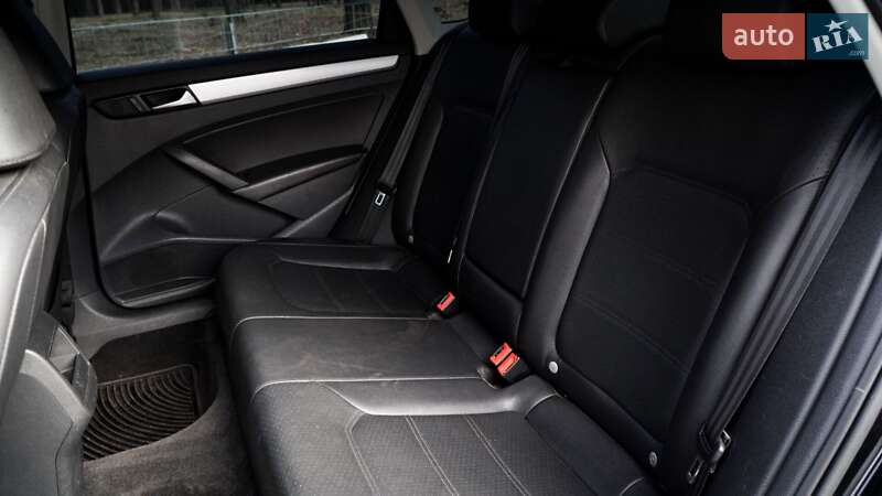 Седан Volkswagen Passat 2012 в Києві
