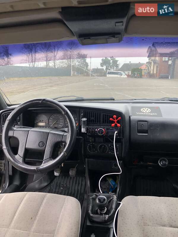 Седан Volkswagen Passat 1991 в Сарнах