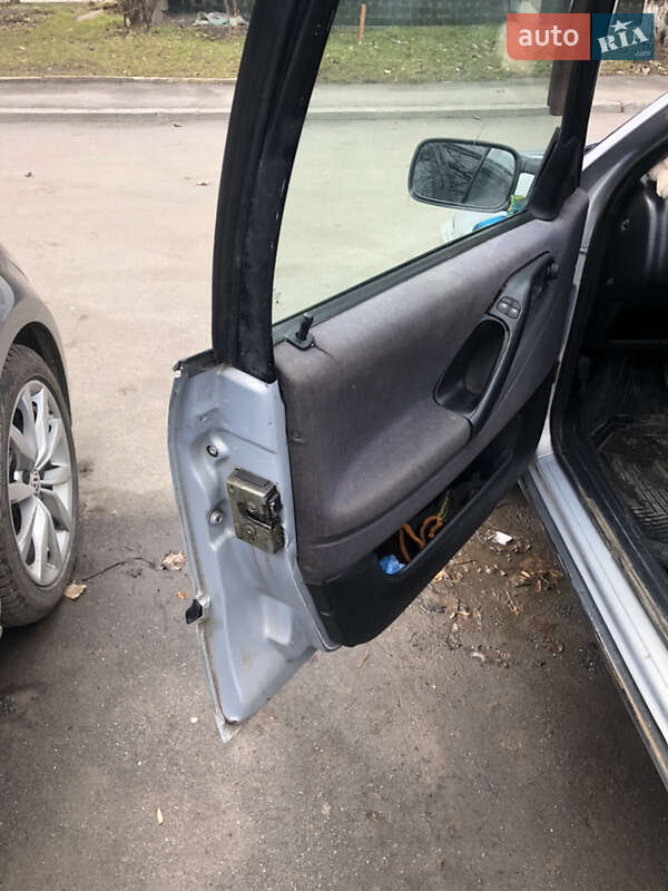 Седан Volkswagen Passat 1995 в Староконстантинове