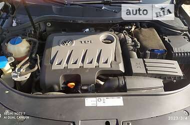 Седан Volkswagen Passat 2011 в 