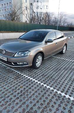 Седан Volkswagen Passat 2011 в Киеве