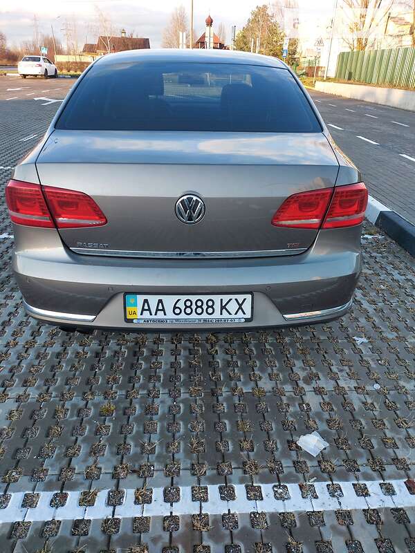 Седан Volkswagen Passat 2011 в Киеве