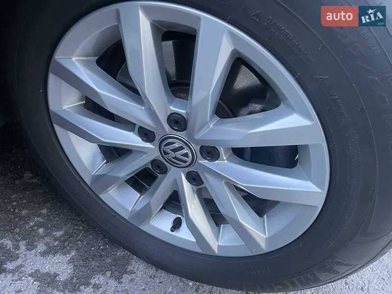 Седан Volkswagen Passat 2018 в Киеве
